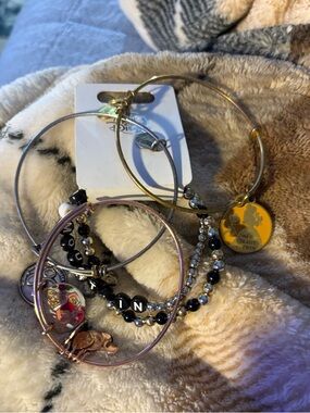 lot of Disney Alex and Annie, princess bracelets DVC and more please look @pics